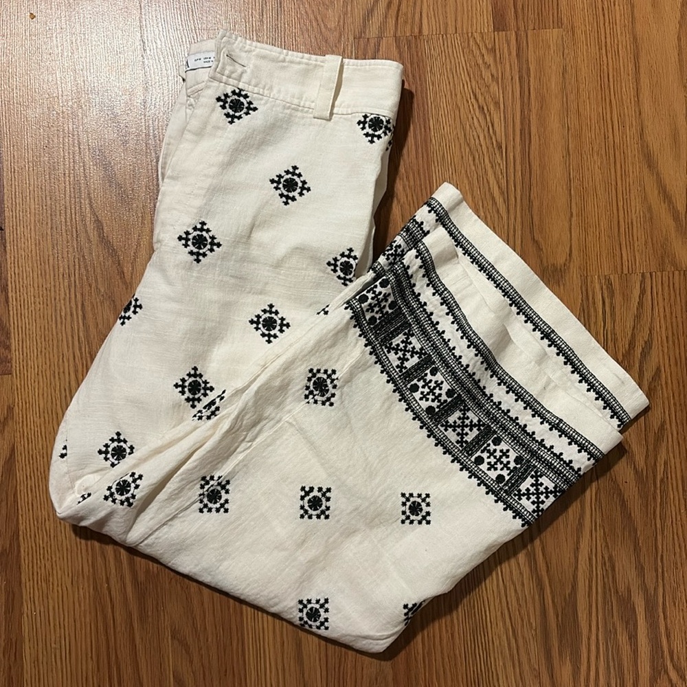 Zara White and Black embroidered Capris